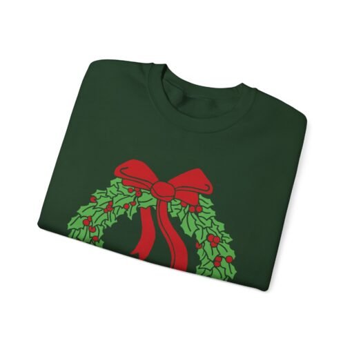 🎄 Holiday Wreath Unisex Sweatshirt – Cozy Up in Classic Christmas Style - Image 3