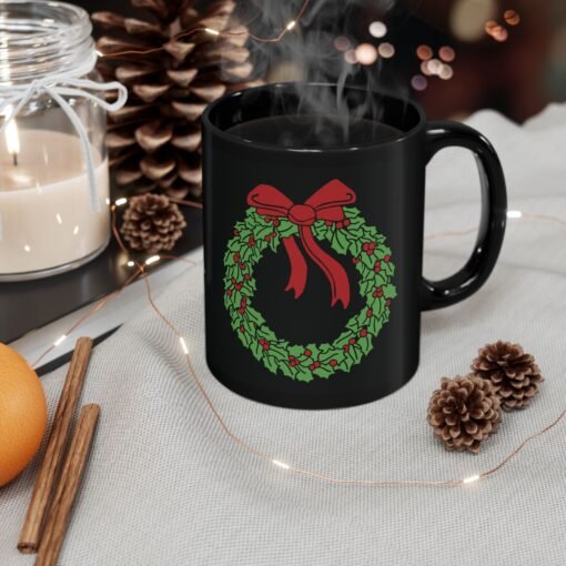 ☕ Holiday Wreath Black Mug – Classic Cheer in Every Sip - Image 7