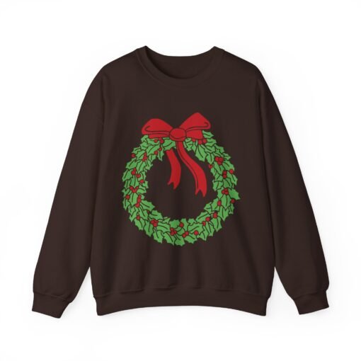 🎄 Holiday Wreath Unisex Sweatshirt – Cozy Up in Classic Christmas Style - Image 14