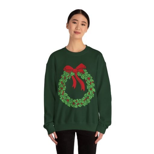 🎄 Holiday Wreath Unisex Sweatshirt – Cozy Up in Classic Christmas Style - Image 4